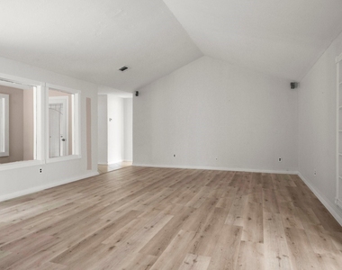 706 Shenandoah Drive - Photo Thumbnail 22