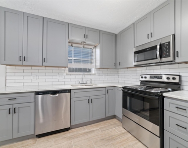 10522 Northview Drive - Photo Thumbnail 17