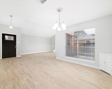 10522 Northview Drive - Photo Thumbnail 4