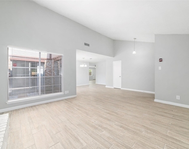 10522 Northview Drive - Photo Thumbnail 8