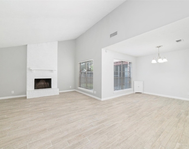 10522 Northview Drive - Photo Thumbnail 6