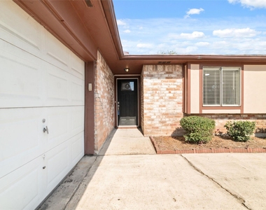 10522 Northview Drive - Photo Thumbnail 2