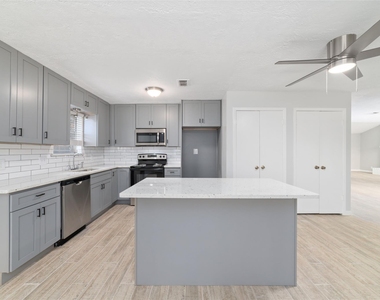 10522 Northview Drive - Photo Thumbnail 15