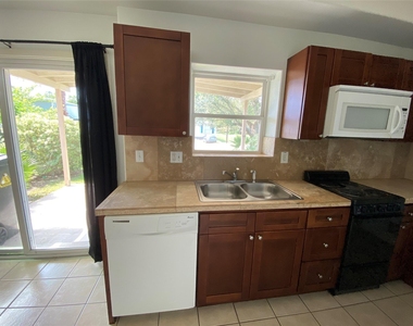 3815 Putnam Drive - Photo Thumbnail 6