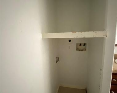 3815 Putnam Drive - Photo Thumbnail 12
