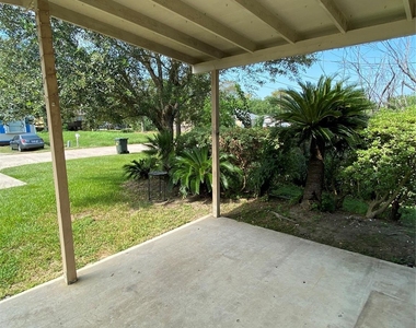 3815 Putnam Drive - Photo Thumbnail 2