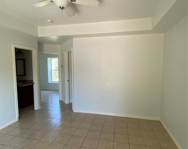 3815 Putnam Drive - Photo Thumbnail 8