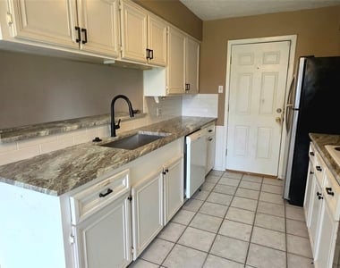 2204 Mimosa Court - Photo Thumbnail 7