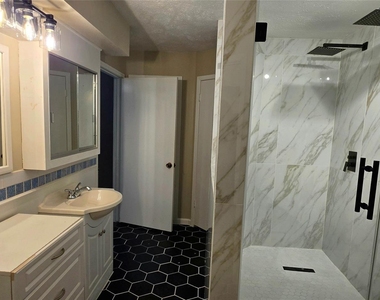 2204 Mimosa Court - Photo Thumbnail 14