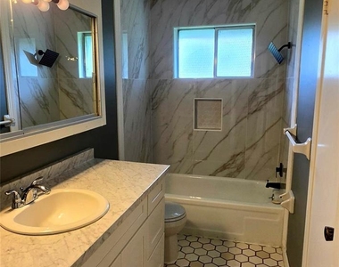 2204 Mimosa Court - Photo Thumbnail 8