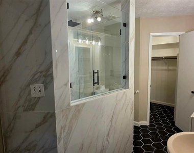2204 Mimosa Court - Photo Thumbnail 13