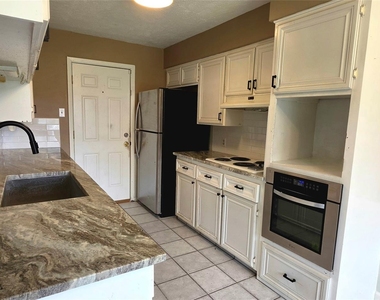 2204 Mimosa Court - Photo Thumbnail 5