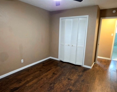 2204 Mimosa Court - Photo Thumbnail 9