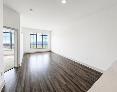 2222 Smith Street - Photo Thumbnail 4