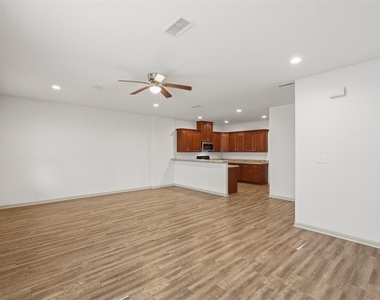 634 Magnolia Bend Bend - Photo Thumbnail 4