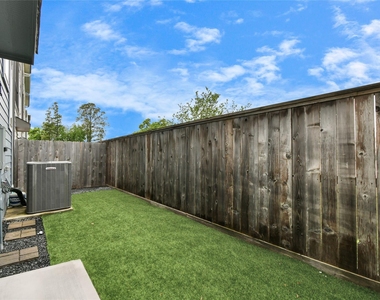 11012 Mikula Drive - Photo Thumbnail 5