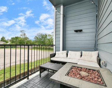 11012 Mikula Drive - Photo Thumbnail 14