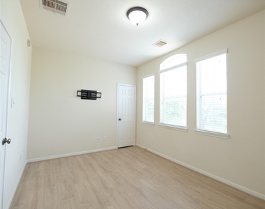 12802 Flat Creek Drive - Photo Thumbnail 23