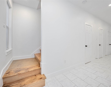 7706 Independence Street - Photo Thumbnail 5