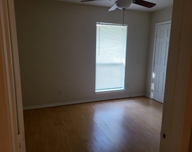 2410 Spring Dusk Lane - Photo Thumbnail 3