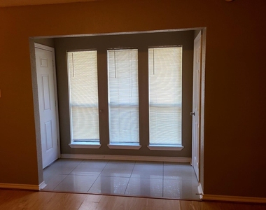 2410 Spring Dusk Lane - Photo Thumbnail 4