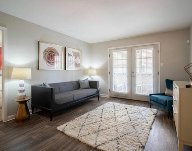 12800 Woodforest Boulevard - Photo Thumbnail 4