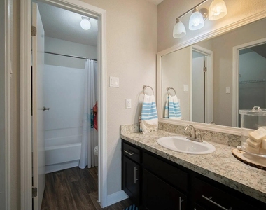 12800 Woodforest Boulevard - Photo Thumbnail 8