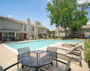 12800 Woodforest Boulevard - Photo Thumbnail 1
