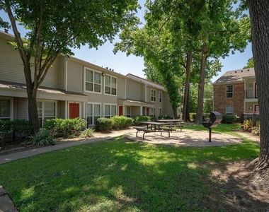 12800 Woodforest Boulevard - Photo Thumbnail 3