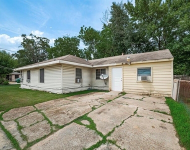 6741 Goforth Street - Photo Thumbnail 2