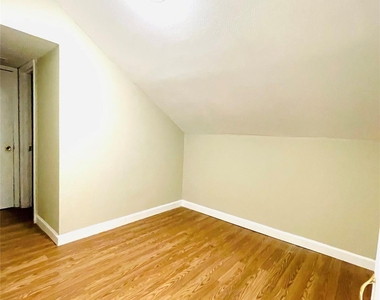 229 E Saunders Street - Photo Thumbnail 9