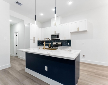 9406 Sandra Street - Photo Thumbnail 11