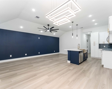 9406 Sandra Street - Photo Thumbnail 4