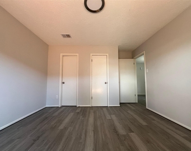 7012 Jetty Lane - Photo Thumbnail 11