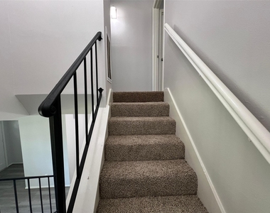 7012 Jetty Lane - Photo Thumbnail 12