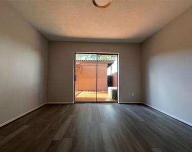 7012 Jetty Lane - Photo Thumbnail 10
