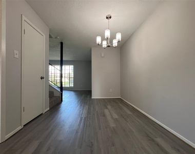 7012 Jetty Lane - Photo Thumbnail 4