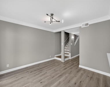 2109 Lander Lane - Photo Thumbnail 14