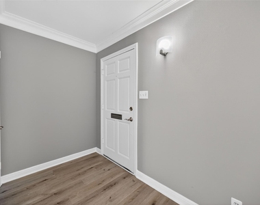 2109 Lander Lane - Photo Thumbnail 7