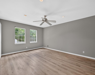 2109 Lander Lane - Photo Thumbnail 16