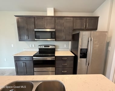 431 Brantley Street Se - Photo Thumbnail 6