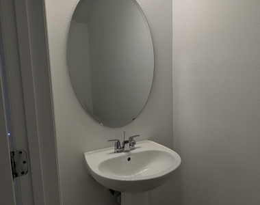 4317 Jetty Lane Ne - Photo Thumbnail 9