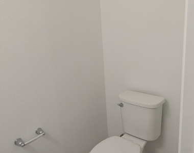 4317 Jetty Lane Ne - Photo Thumbnail 10