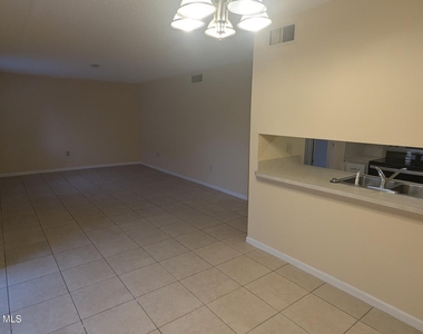 109 San Juan Circle - Photo Thumbnail 6