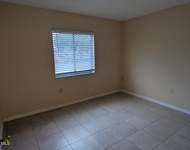 109 San Juan Circle - Photo Thumbnail 13