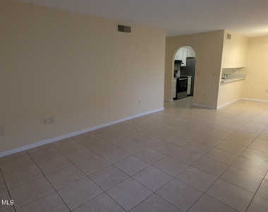 109 San Juan Circle - Photo Thumbnail 7