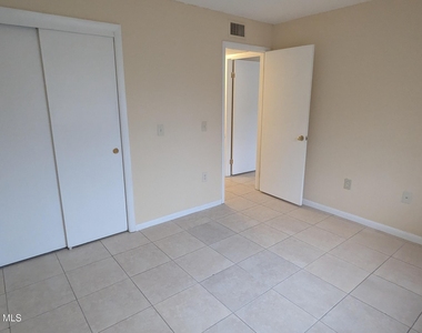 109 San Juan Circle - Photo Thumbnail 14