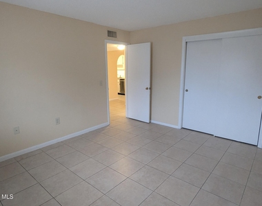109 San Juan Circle - Photo Thumbnail 12
