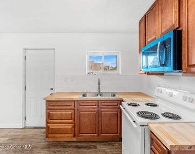 405 Dummitt Avenue - Photo Thumbnail 12