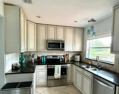 589 Hillside Court - Photo Thumbnail 6
